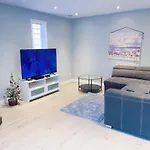 Quiet Three Bedrooms House