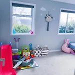 Quiet Three Bedrooms House